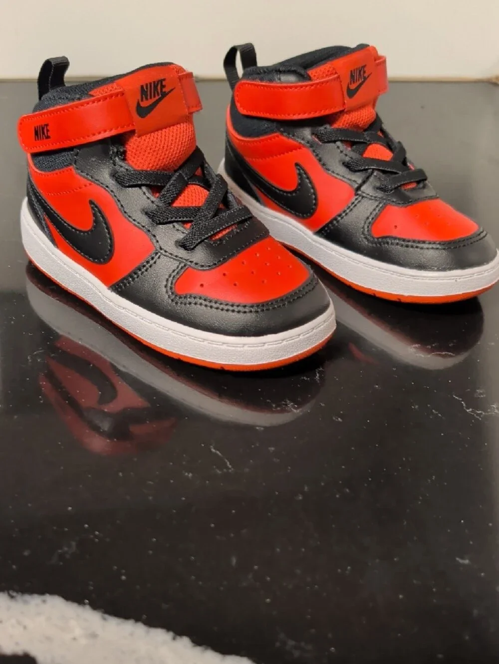 Nike Kids' Court Borough Mid 2 Low-Top Sneakers 8C Like New
